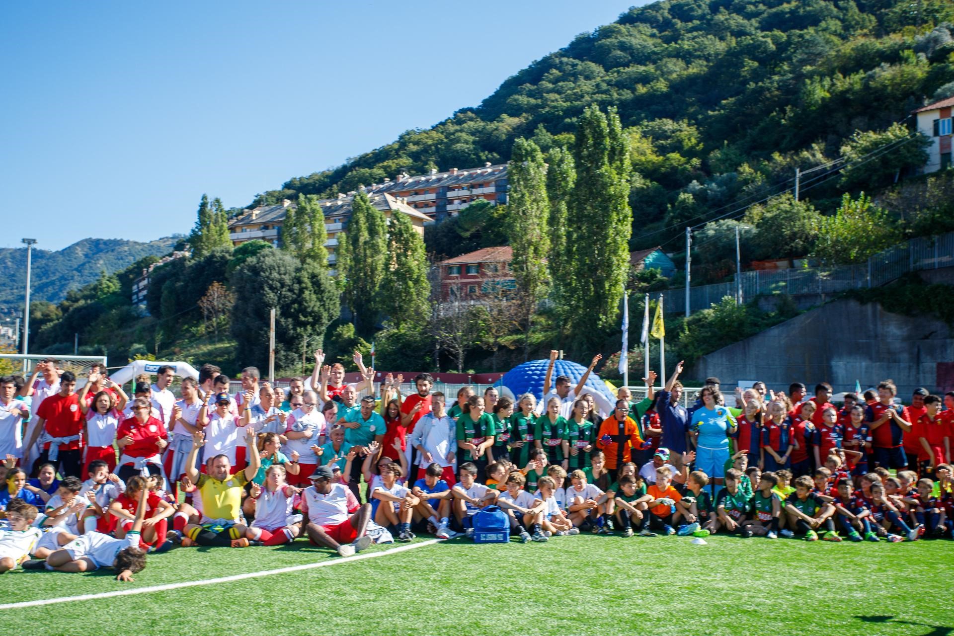 Gruppo Sportability sul campo da calcio