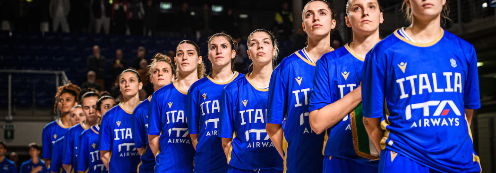 La nazionale italiana di pallacanestro in fila